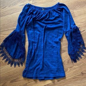 Open sleeve lace tunic